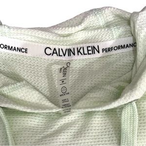 Calvin performance women’s medium pull over light weight.